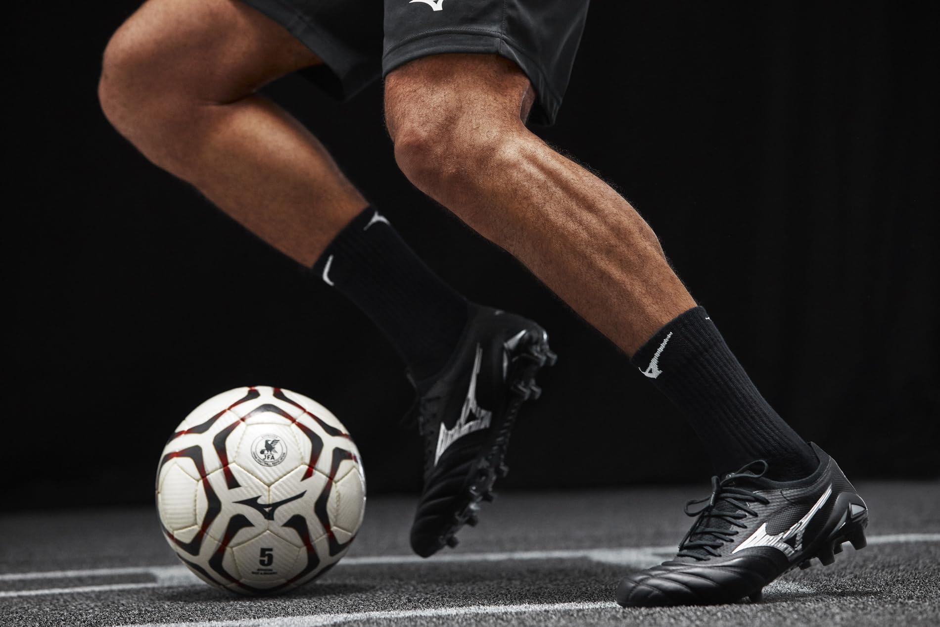 Mizuno Men's Morelia Neo IV Beta Elite Soccer Shoe - Image 7