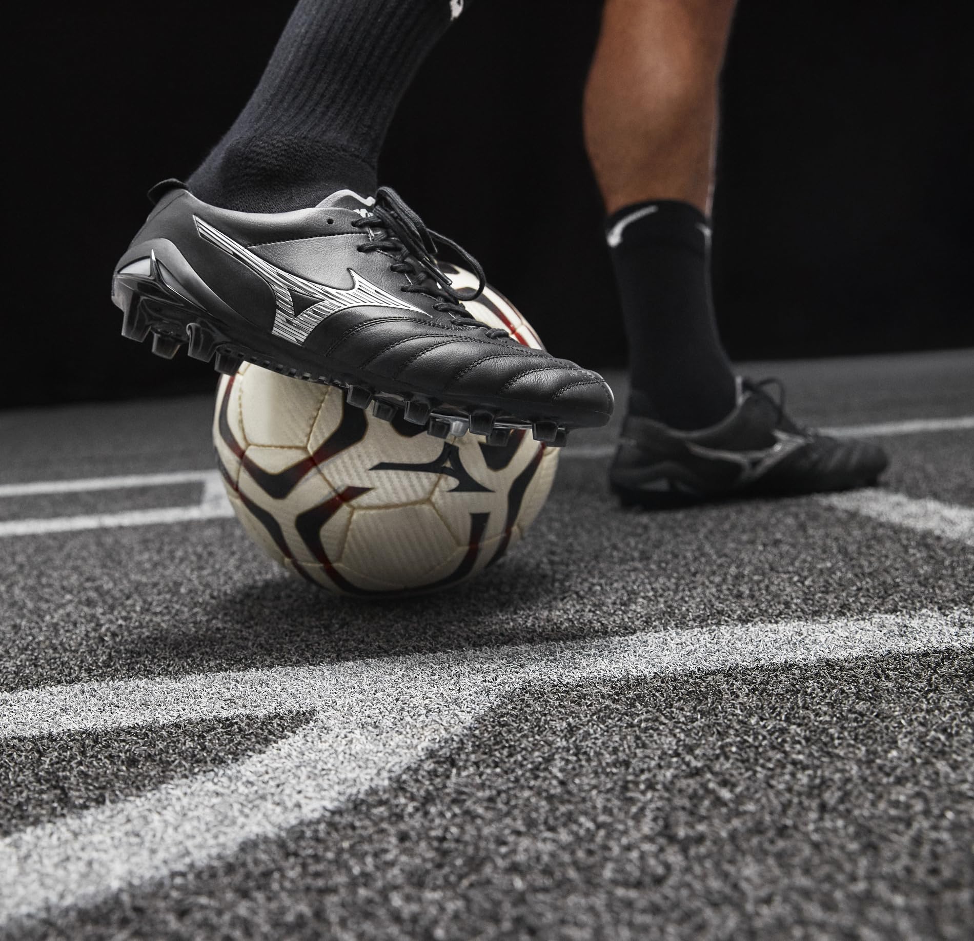 Mizuno Men's Morelia Neo IV Beta Elite Soccer Shoe - Image 8