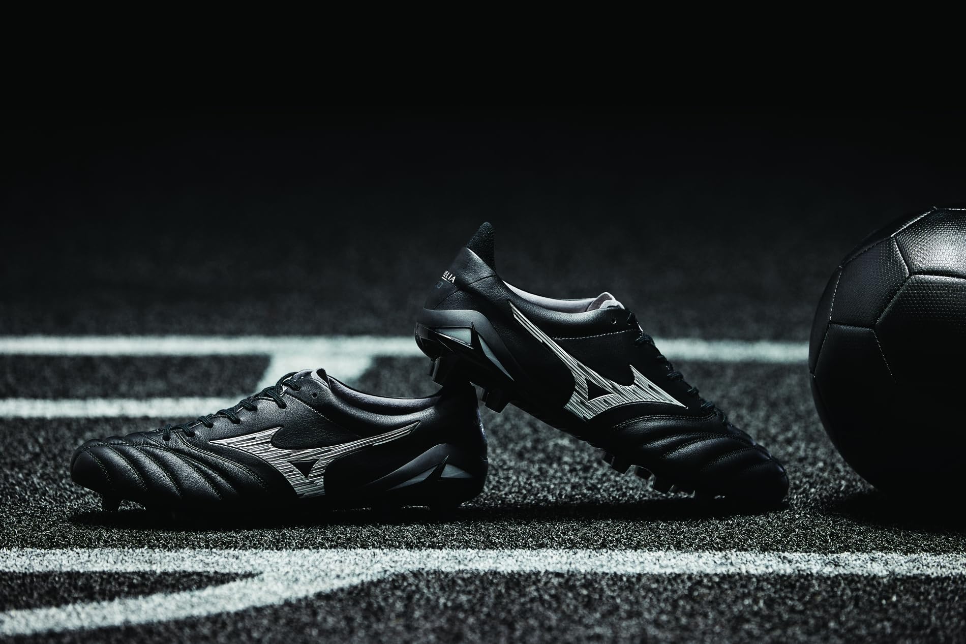 Mizuno Men's Morelia Neo IV Beta Elite Soccer Shoe - Image 9